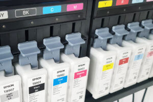 Tintensysteme im large Format Inkjet-Druck von waterbased bis Latex-Tinten.